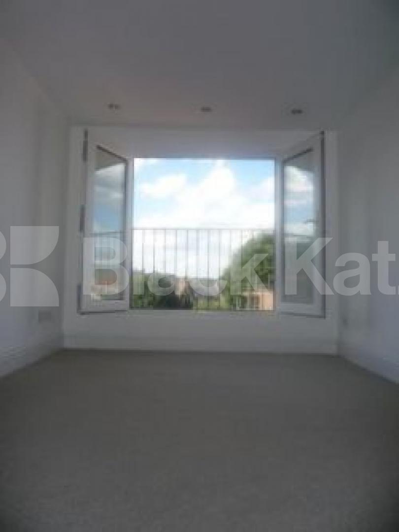 			4 Bedroom, 1 bath, 1 reception Terraced House			 Coleridge Road, CROUCH END N8